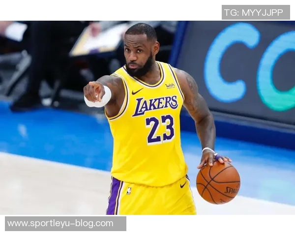 女球迷疑似骚扰湖人球员被保安驱逐老詹淡定剪指甲继续观赛