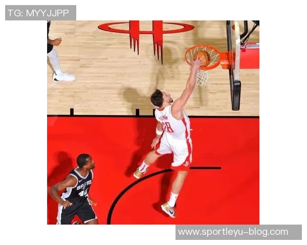 火箭队训练气氛愉快亚当斯谢泼德申京笑容满面展现团队精神 火箭队训练气氛愉快亚当斯谢泼德申京笑容满面展现团队精神